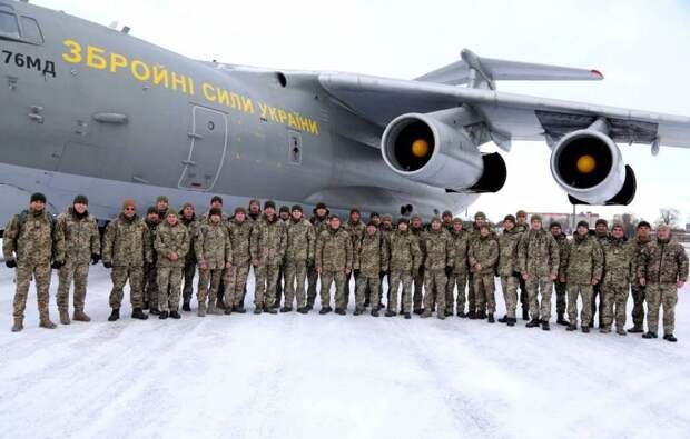 Эксперт объяснил, почему Киев ни в коем случае не рискует стягивать войска на Донбасс