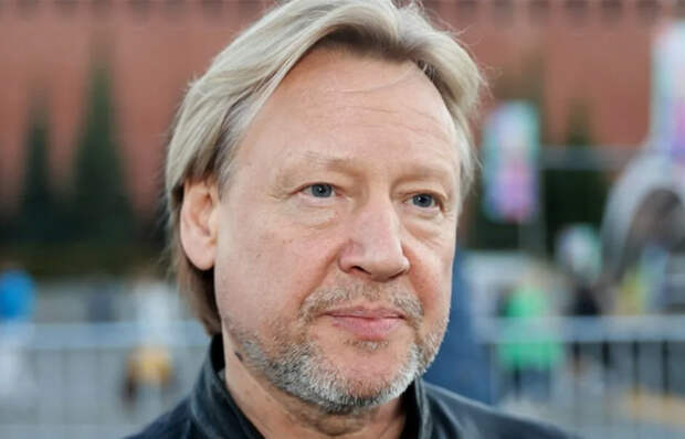 Звезда с синими глазами, чья улыбка скрывала годы отчаяния и борьбы: Дмитрий Харатьян — «Либо я, либо бутылка» — как ультиматум жены изменил жизнь «гардемарина» в 65 лет и почему распалась дружба с Жигуновым.