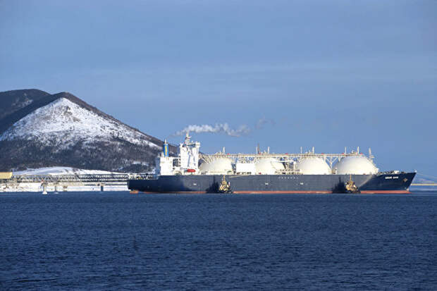 Нефтепродукты, предположительно, попали в море у берегов Сахалина