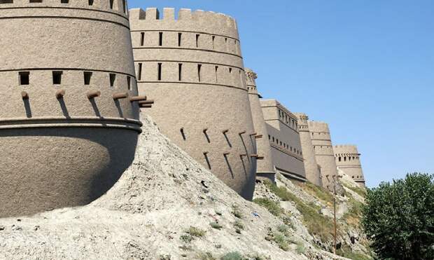 Цитадель Газни – самая впечатляющая крепость в Афганистане. | Фото: boredpanda.com.