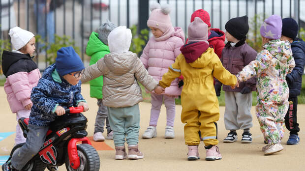 В России хотят продлить работу детских садов