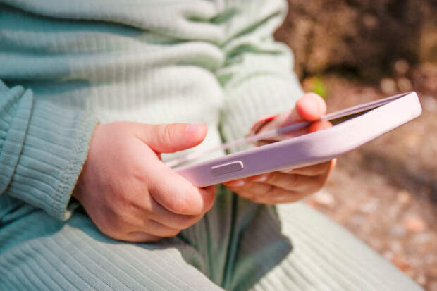 Нейропсихолог Наумова: телевизор может тормозить речевое развитие у детей