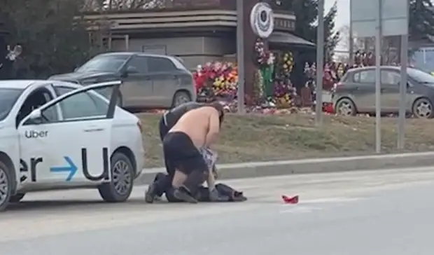 Водитель и таксист Uber устроили драку в Екатеринбурге