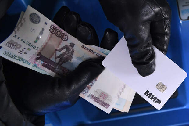 Юрист Пронина: за передачу карты супругу или ребенку можно получить уголовку