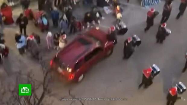 «Страшная история»: названа возможная причина наезда автомобиля на толпу в США