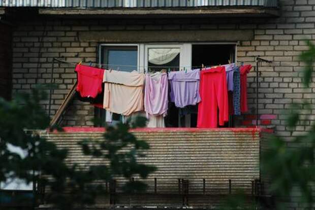 Вывешивать мокрое белье на балконах в Краснодаре нельзя: юрист предупредил о штрафах до 15 тысяч рублей