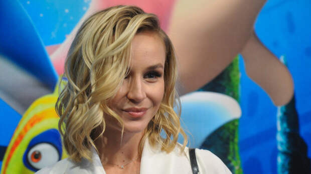 Полина Гагарина рассказала о травле в школьные годы