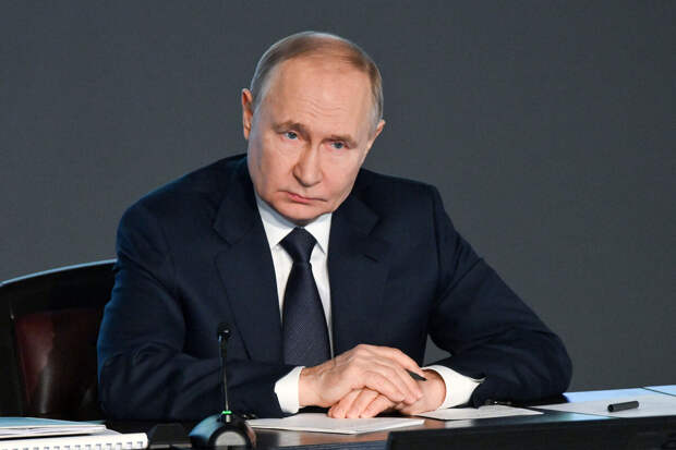 Путин предложил рассмотреть вопросы повышения эффективности работы МВД