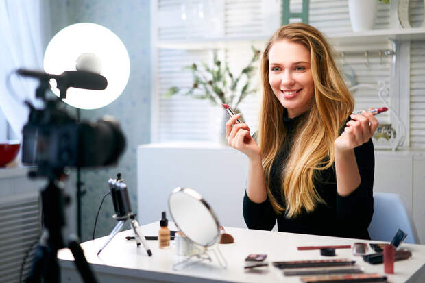 Rambler&Co: каждый третий россиянин покупал товары по рекомендациям блогеров