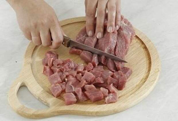 шаг 1 Режем мясо