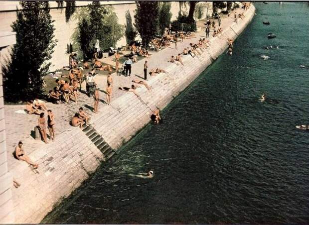 Лето 1943, Купание в Сене (запретили в 1965 году из-за качества воды)