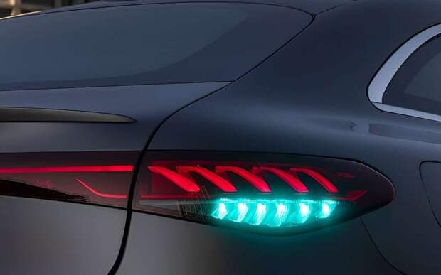 Бирюзовые огни на новых «китайцах» и «немцах» — что это такое?