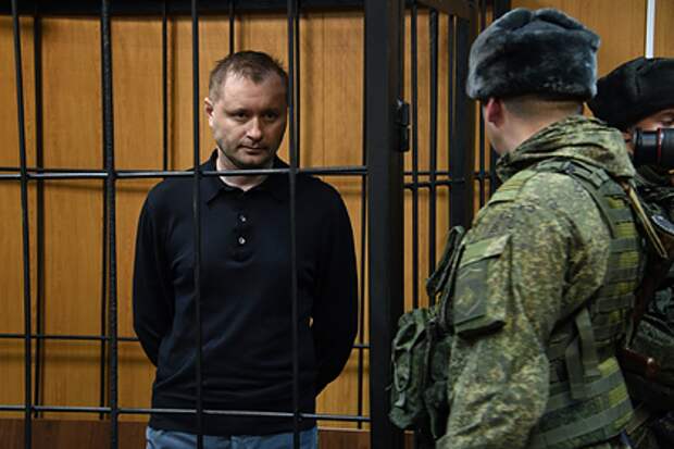 Обвиняемый во взятках экс-глава ЦСКА устроил побег, чтобы его застрелили конвоиры