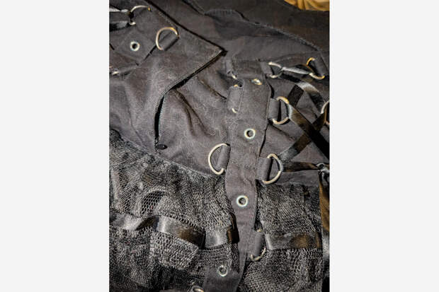 Девушка заказала юбку в сети и сравнила ее с «подержанной лежанкой» после получения