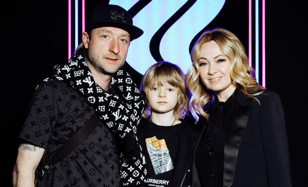 Яна Рудковская и Евгений Плющенко с сыном, Саша Савельева и другие на показе спортивной коллекции