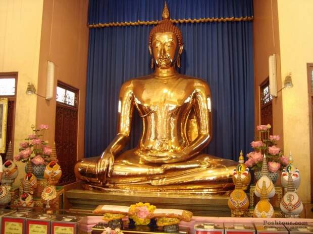 Скульптура Будды из золота