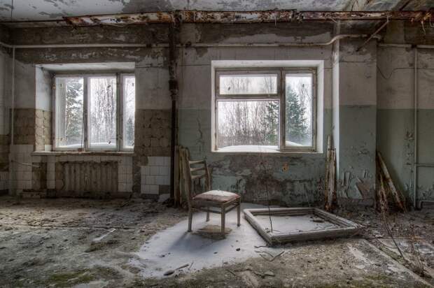 Финалист конкурса – фотограф Дейв Сирл (Dave Searl), запечатлевший разрушенный интерьер покинутого более 30-ти лет назад дома в городе-призраке.
