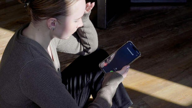 Мошенники позвонили почти 2,5 тыс. раз одинокой москвичке перед Днем влюбленных