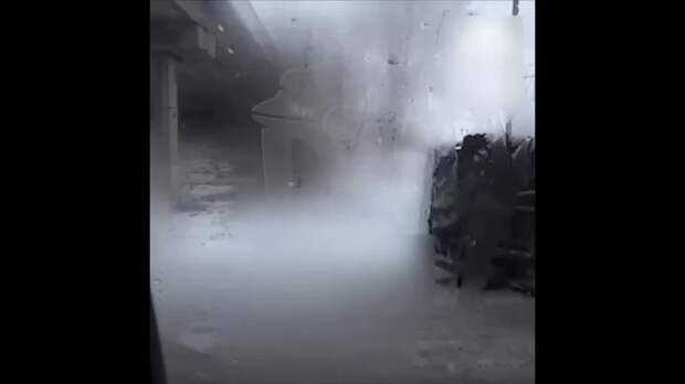 Инкассаторский автомобиль опрокинулся в Енакиево из-за скользкой дороги