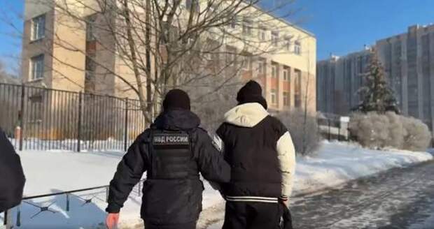 Полиция Петербурга проверила 11 магазинов и доставила 36 иностранцев в отделы