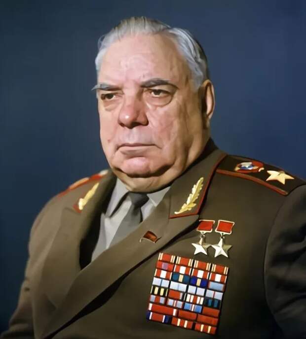 Он стал Маршалом Советского Союза, дважды Героем за блестяще проведенные операции, но даже не имел академического военного образования!