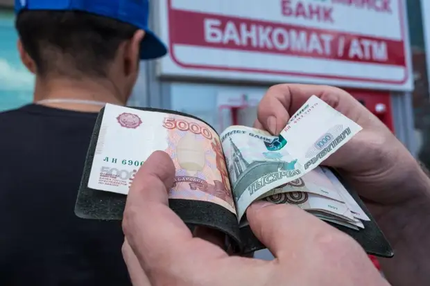 Приезжие рассказали, как осваивают российскую социалку: «У нас в собственности две квартиры»