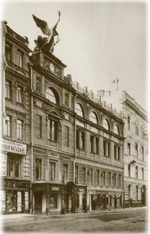 Строганова серьезно увлекалась живописью, сама хорошо рисовала лирические пейзажи, являлась одним из учредителей Общества поощрения художеств. На фото здание, где располагалось это общество. Строганова серьезно увлекалась живописью, сама хорошо рисовала лирические пейзажи, являлась одним из учредителей Общества поощрения художеств. На фото здание, где располагалось это общество.