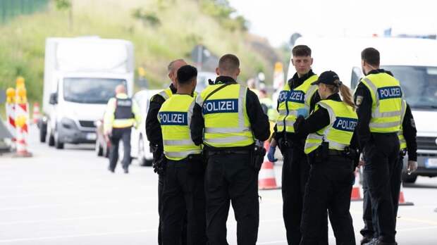 Bild: в Германии полиция открыла огонь во время шествия голландских болельщиков