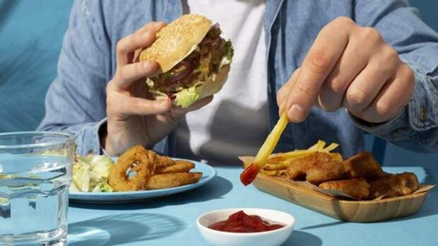 Ученые назвали лучшее время для ужина