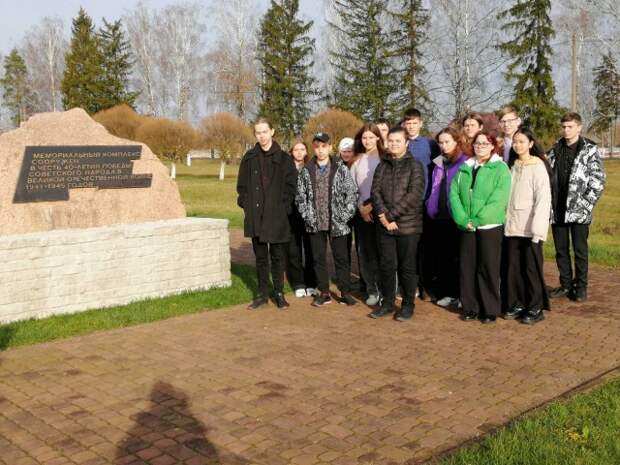 09.11.2022 учащиеся X класса посетили Мемориальный комплекс в д. Сычково в честь воинов 1- го Белорусского фронта и партизан,...