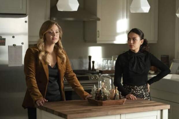 Plotting - PLL: The Perfectionists Season 1 Episode 7