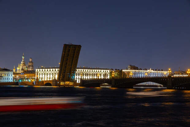 В Петербурге на День Победы отменили развод мостов