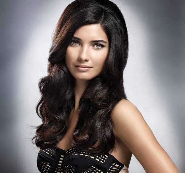 красивая турчанка Туба Бюйюкюстюн. Фото / Tuba Büyüküstün. Photo
