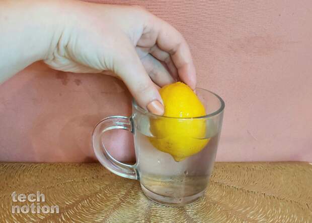 Замачиваем полежавшие лимоны в холодной воде / Изображение: дзен-канал technotion