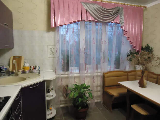 Вы до сих пор вешаете шторы на кухне? Дизайнеры показывают, что модно в 2026