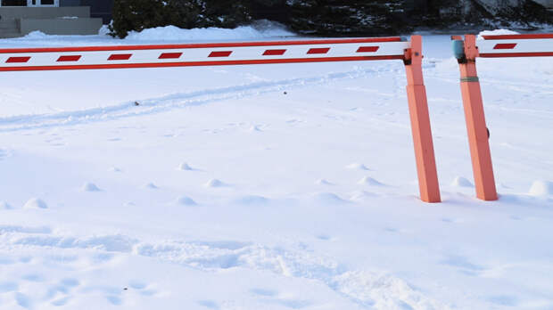 Мошенники начали продавать возможность парковаться в чужих дворах