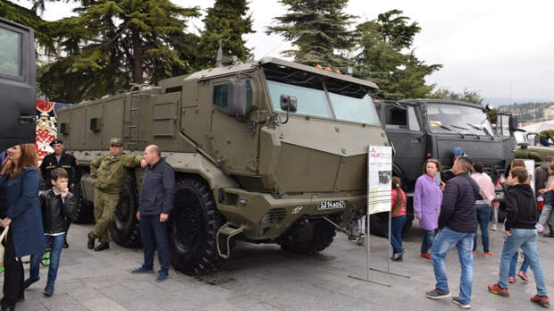 В Ялте прошла военно-патриотическая акция «Нет выше чести Родине служить»