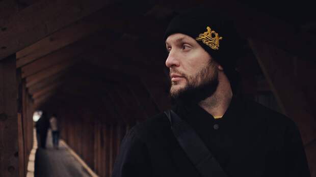 Прощание с погибшим в ДТП рэпером Бровковым* прошло в Петербурге