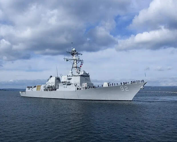 Йеменские хуситы атаковали ракетами корабль ВМС США в Аденском заливе