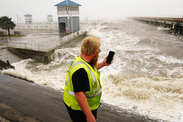 EnvHaz: люди смотрят кадры штормов и ураганов, чтобы оценить собственные риски
