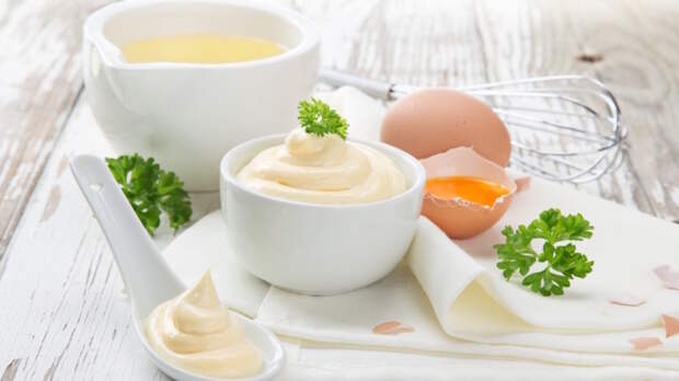 Почему горчит домашний майонез: 4 ошибки, которые портят соус, и как их избежать