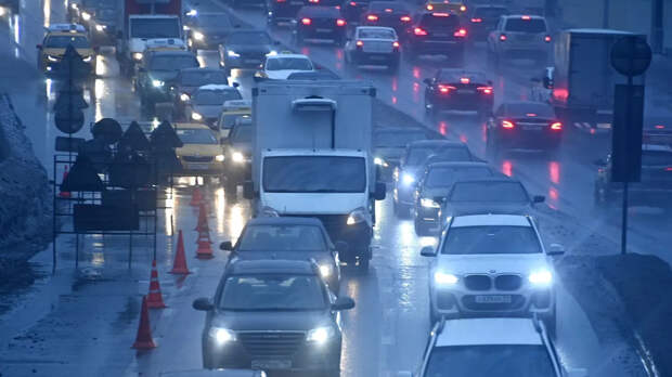 Дептранс предупредил о пробках до 9 баллов в Москве из-за снегопада