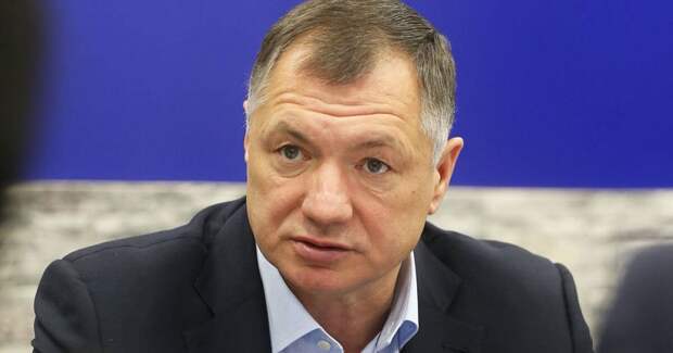 Уже не первый раз слышны разговоры о том, что после выборов президента Михаил Мишустин покинет свой пост. Конечно, на сто процентов верить таким слухам нельзя.-2