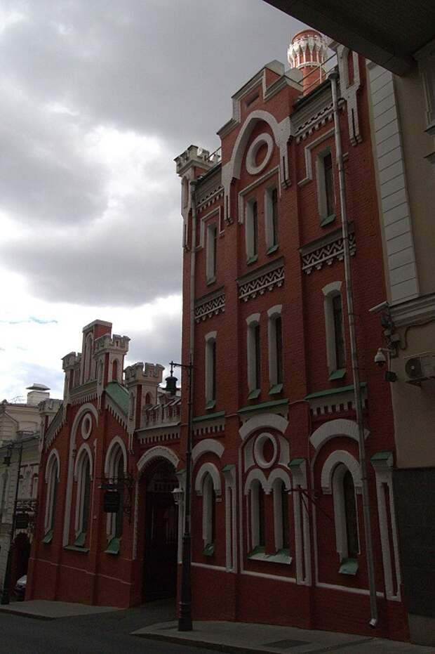 Здание станции, которая питала бани. /Фото: wikipedia.org