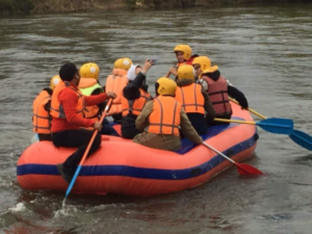 В Бурятии полицейские организовали сплав по реке для «трудных» подростков