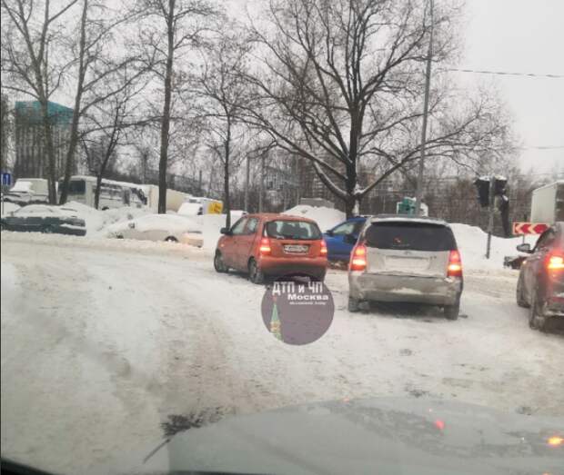 В Марфине автомобилисты не поделили перекресток