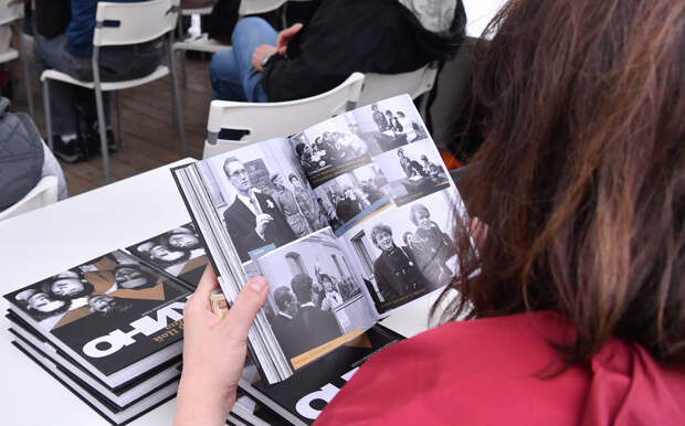 Издатели будут маркировать книги о Цое и The Beatles