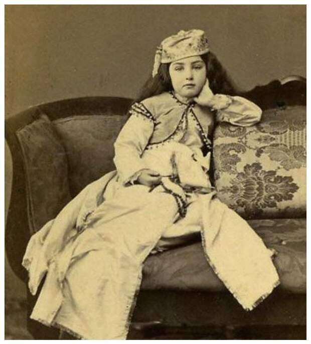 Совсем юная черкешенка в гареме Султана гарем, женщины, красота, османская империя, правда, турция