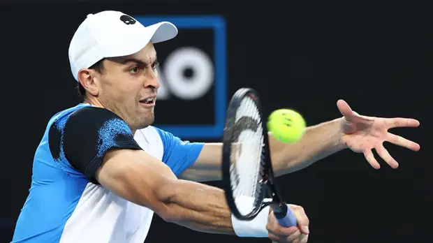 Карацев вышел в третий круг Australian Open, обыграв Макдональда