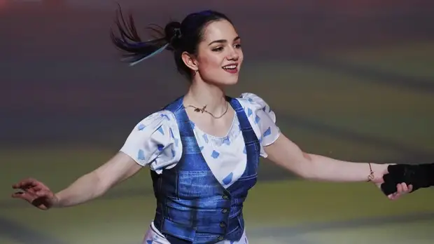 Шоу Слуцкой на озере, секрет успеха Тутберидзе и критика сериала от Медведевой: что обсуждают в мире фигурного катания